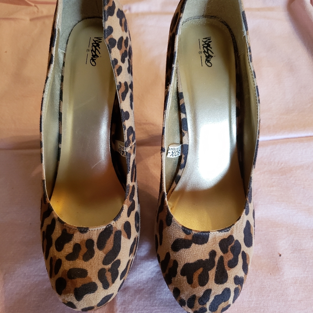 Mossimo leopard platform high heel pumps size 9
